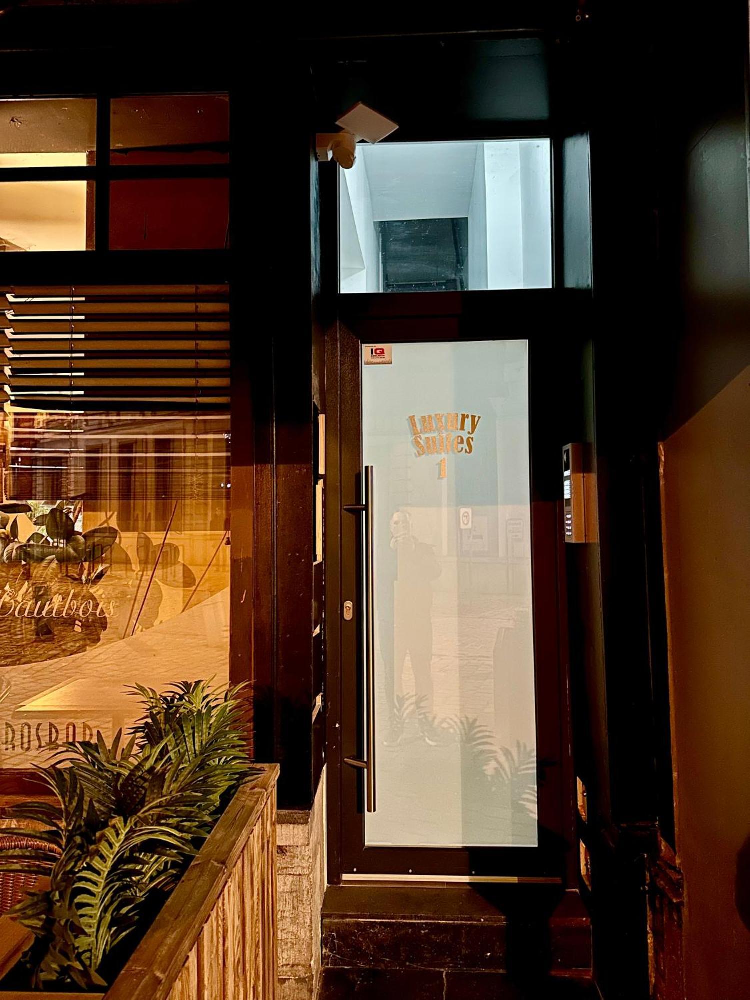 Luxury Suites Mons By Rikas Hotels Екстериор снимка